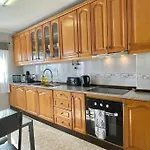 The Luna - 2 Bedroom Private Apartment *