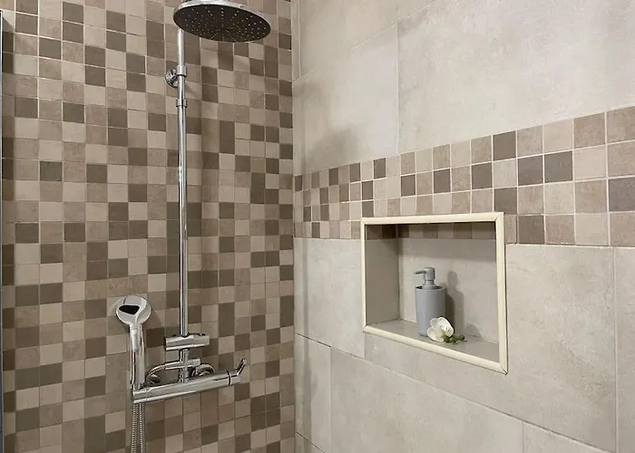 The Luna - 2 Bedroom Private 公寓 法鲁区